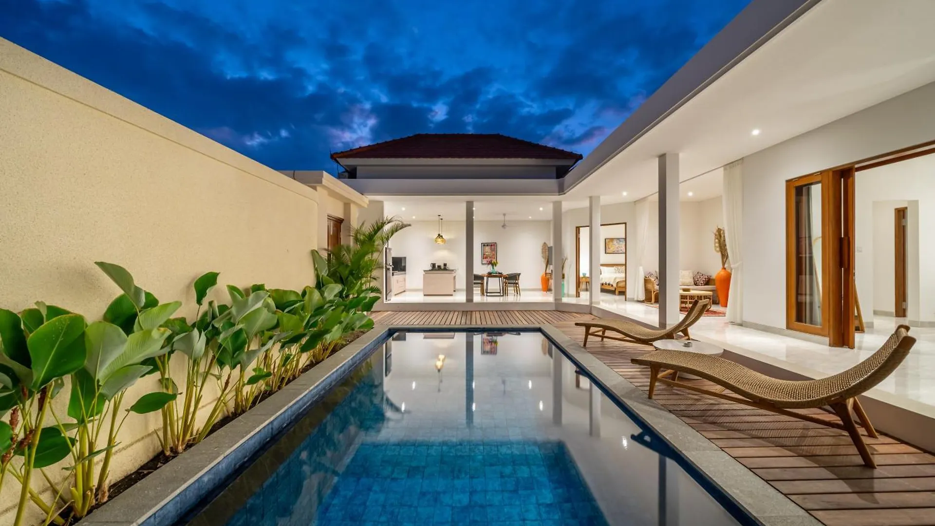 Your Tropical Hideaway - 2Br Villa With Pool Kerobokan